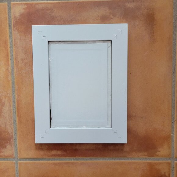 Hand Crafted Painting in Frame White with Green Leaves - New - Picture 2 of 2